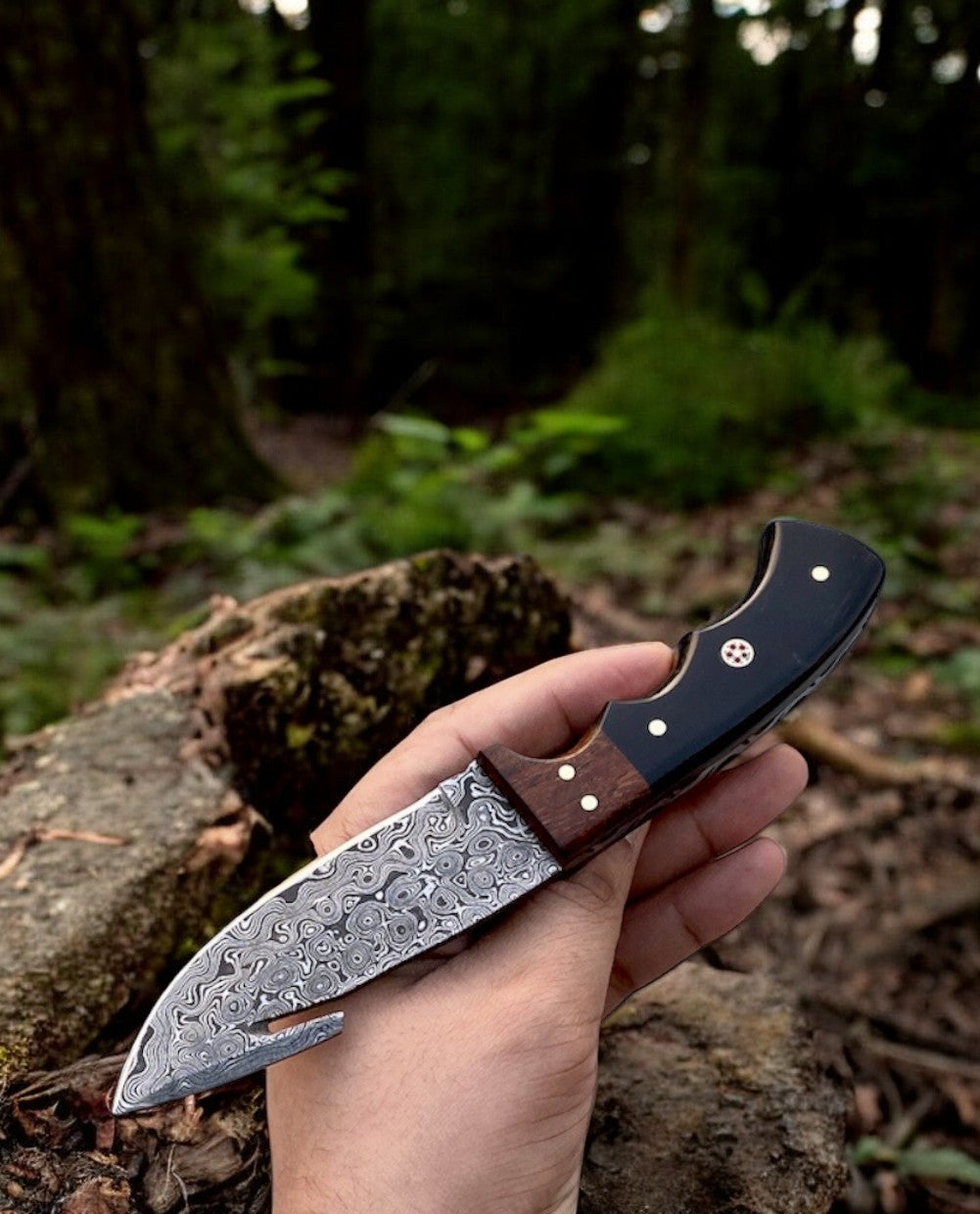 Deer Gutting Knife – 8" Raindrop Damascus Steel Blade with Rosewood & Buffalo Horn Handle