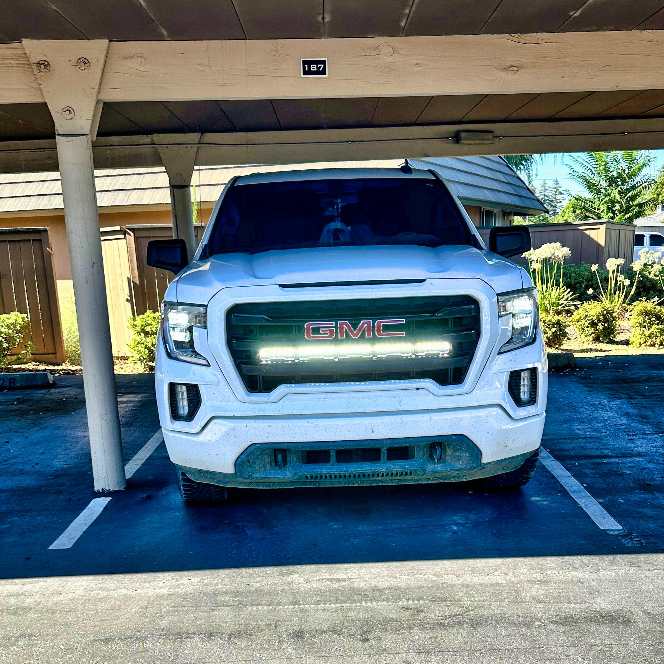 2019+ GMC Sierra 1500 Single 40in Light Bar - SLIM