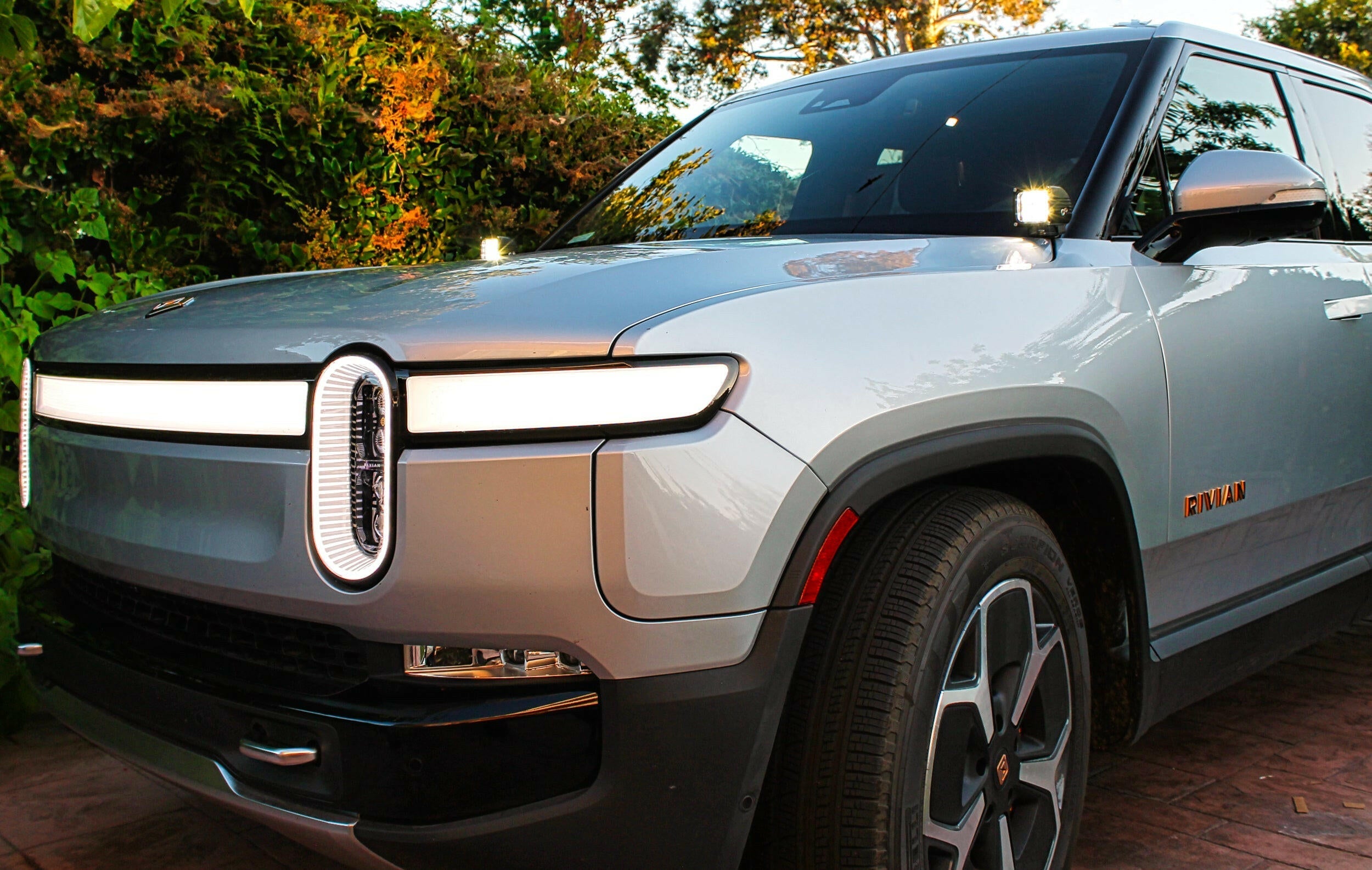 2023+ Rivian Hood Mount/Ditch Lights