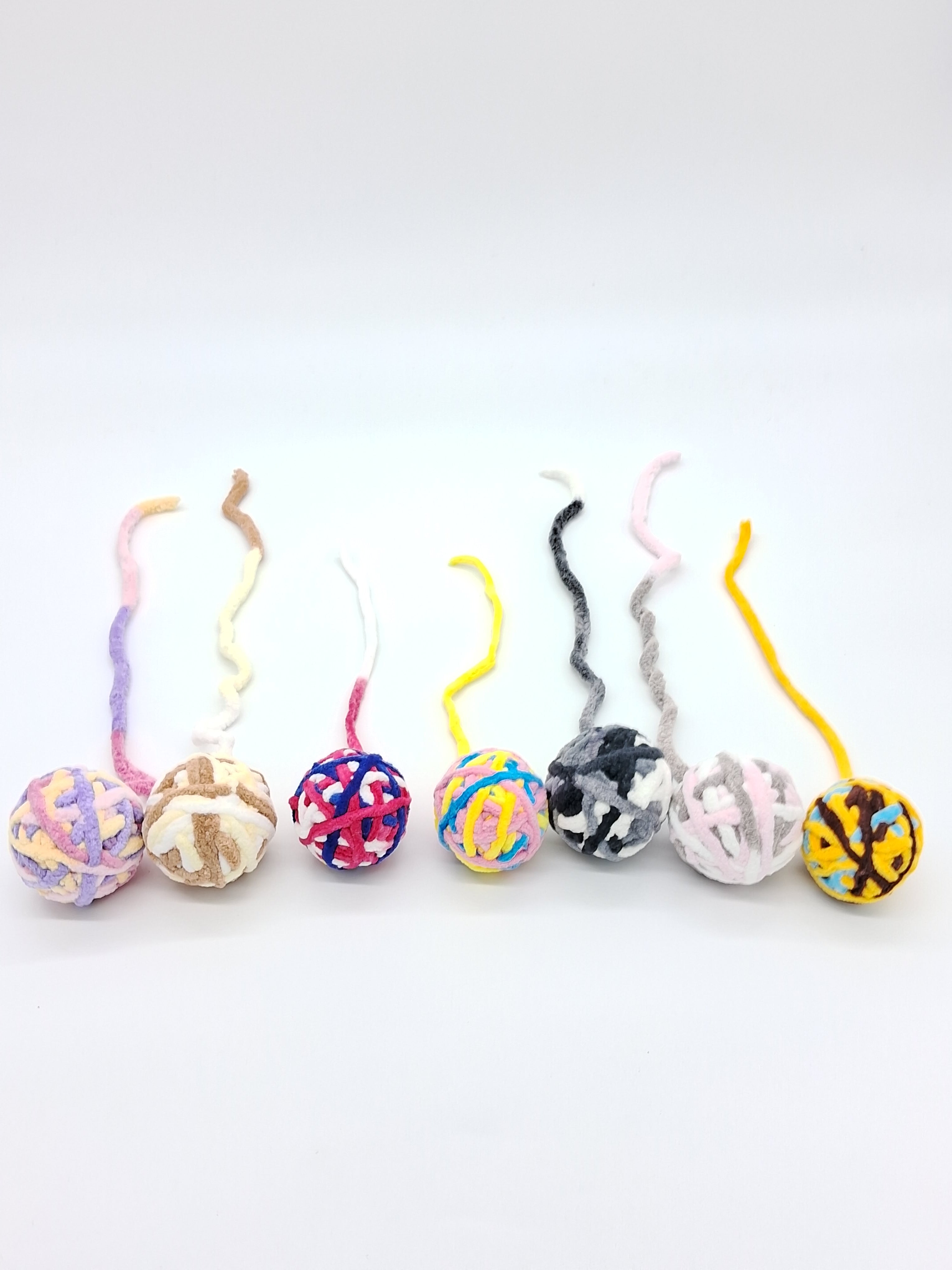 Kitty Cat Yarn Ball (LARGE)