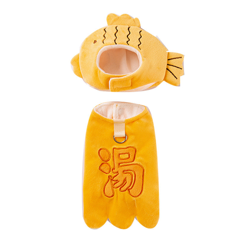 In Autumn And Winter, The Dog Is Funny. The Hot Spring Fish Wears A Hat And A Vest, Transforming Into A Teddy Cotton-padded Suit For Pet Dogs