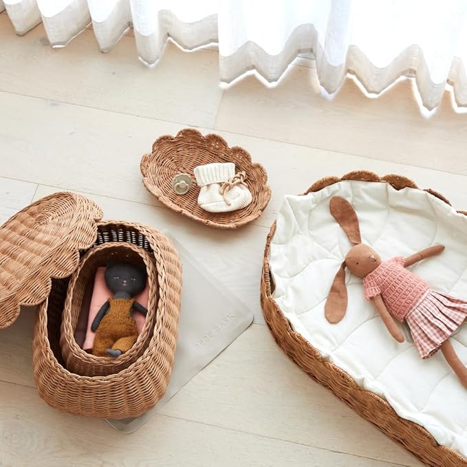 BEBE BASK Large Scalloped Basket Set Of 3 - Hand-Woven & Award-Winning Scallop Basket - XL - Extra Large for Blankets 22 x 16 x 10 In - Elegant Wicker With Scalloped Edge Lid (Mocca)