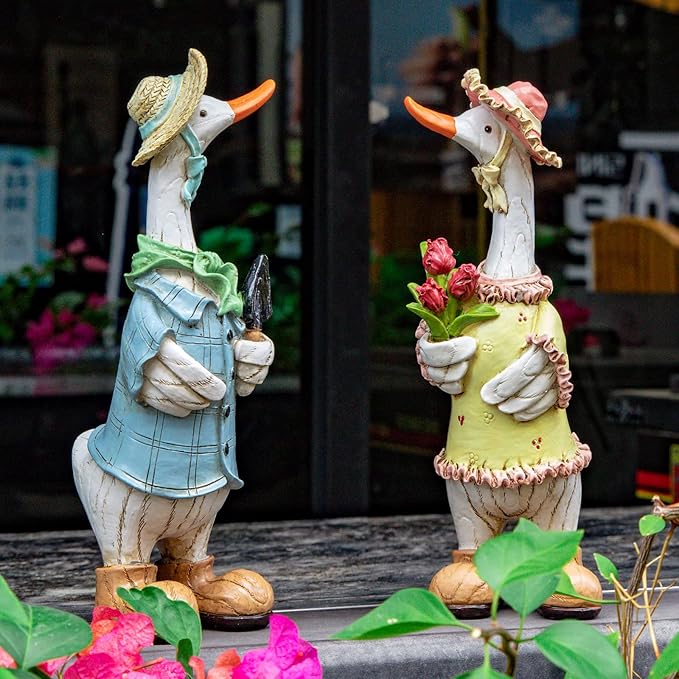 Garden Statues Couple Duck, Funny Cartoon Duck Garden Statues Indoor Outdoor Decorations Cute Ducks Art Décor Goose for Yard Home Garden Patio and Office (2- Pack)
