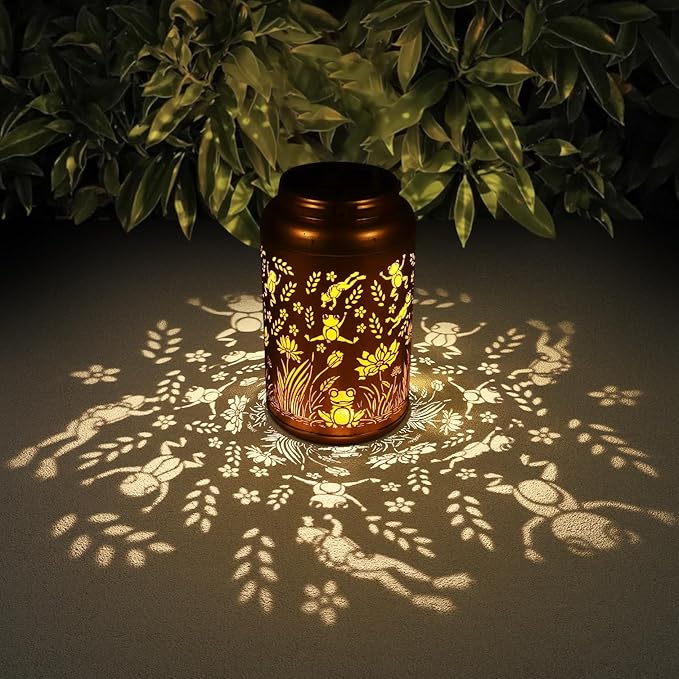 Frog Decoration Solar Lanterns Outdoor Waterproof Garden Decor Gifts for Women Mon Grandma Metal Hanging Solar Lights for Outside LED Lanterns for Yard, Patio, Lawn, Tabletop, Pathway, Landscape