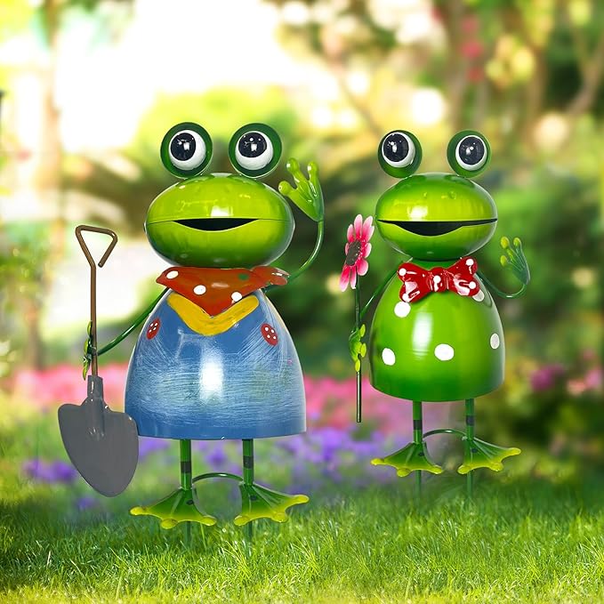 HONGLAND Metal Yard Art Garden Decor for Outside - Cute Frog Outdoor Decor - 3D Spring Frogs Figurine Garden Sculptures & Statues - Gifts for Grandma Mom - 2 Pcs
