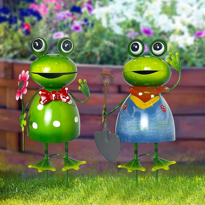 HONGLAND Metal Yard Art Garden Decor for Outside - Cute Frog Outdoor Decor - 3D Spring Frogs Figurine Garden Sculptures & Statues - Gifts for Grandma Mom - 2 Pcs