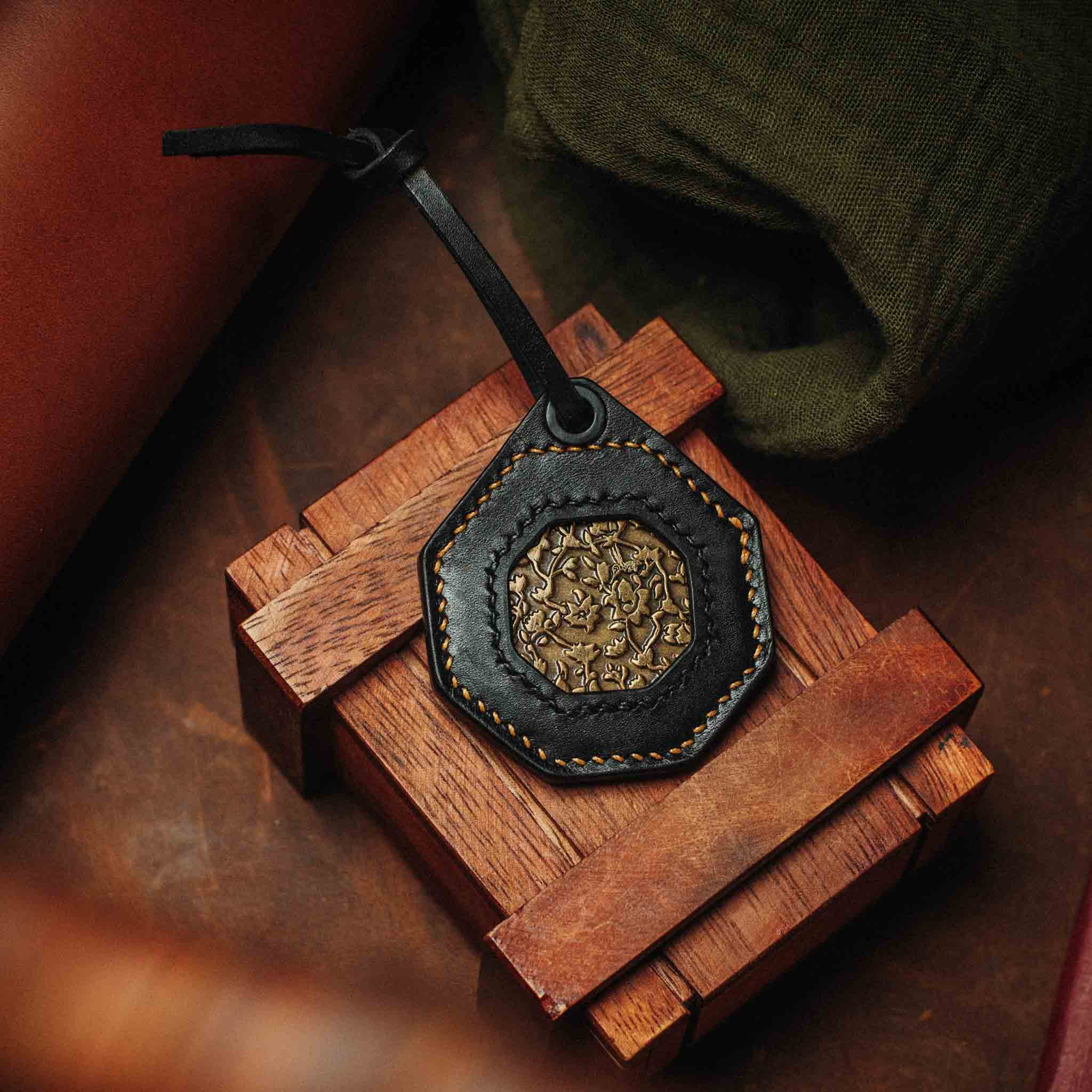Pirate Goods Peso Pocket v4 Plus Coin Holder – Octagonal Leather Challenge Coin Case for EDC