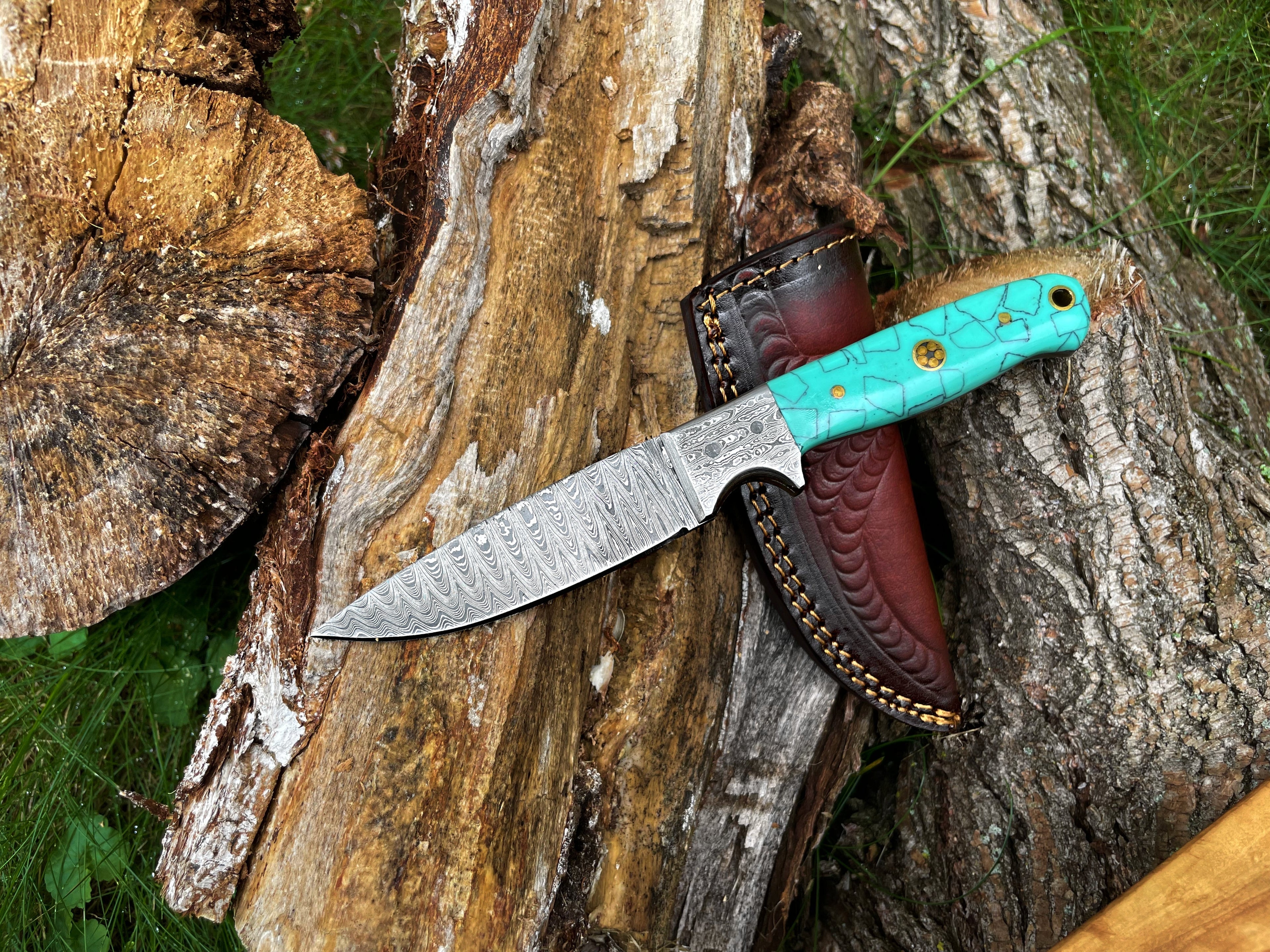 CUSTOM HANDMADE FORGED DAMASCUS STEEL HUNTING KNIFE BLADE WITH Acrylic SCALES TK-016
