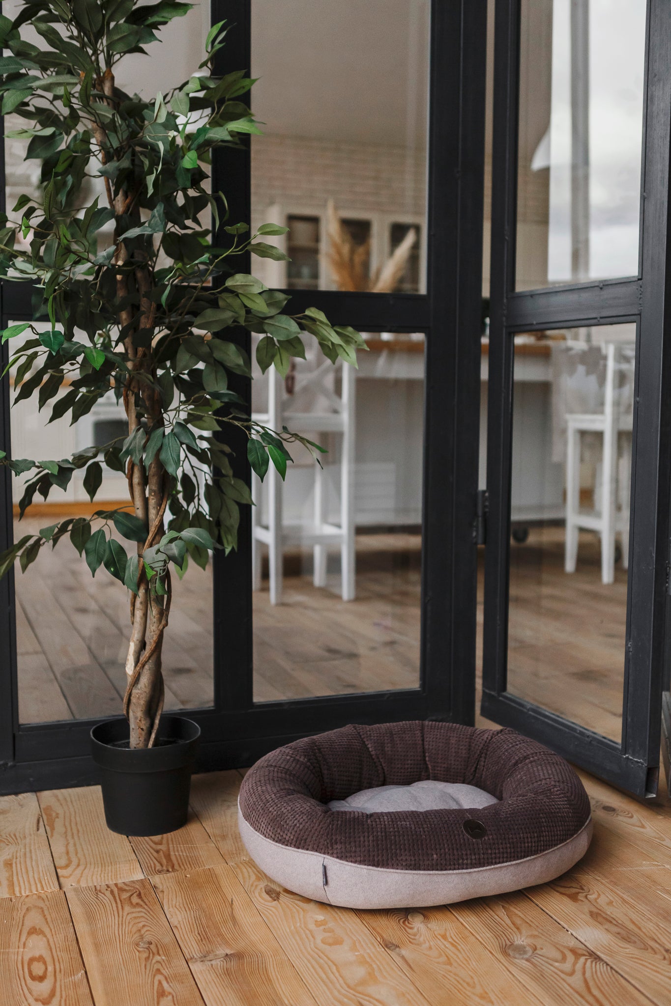 Chester & Lee | Chestnut Donut Dog Bed