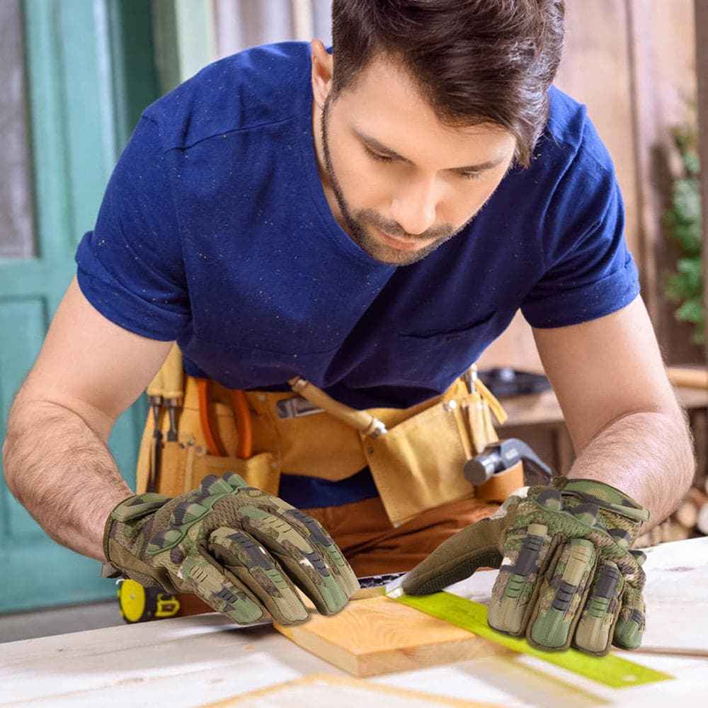 Tactical Gloves with Touch Screen Capabilities for Optimal Performance and Protection