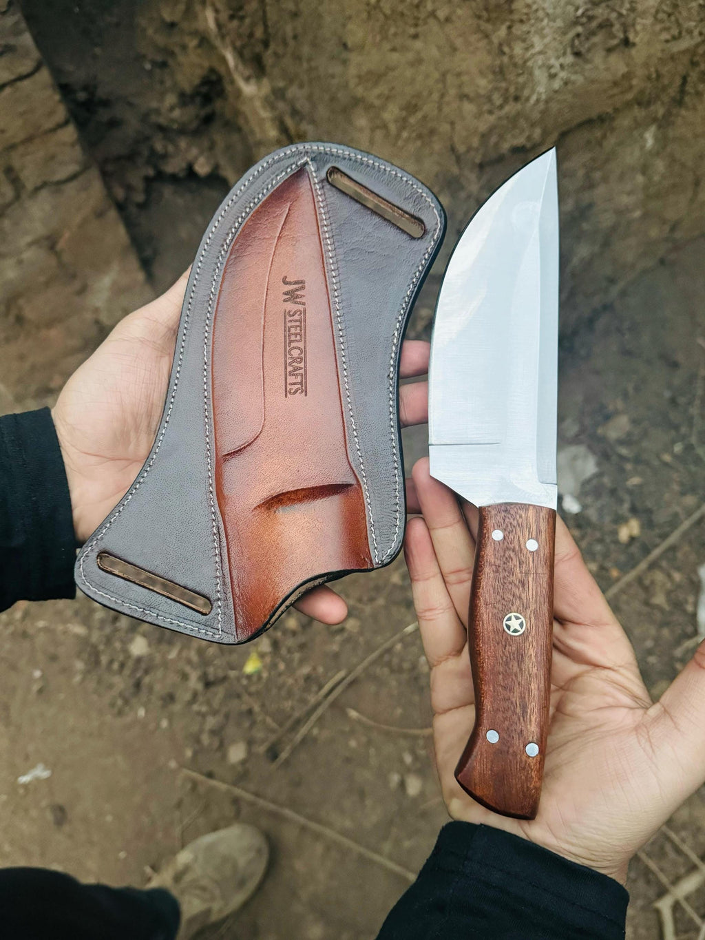 Fixed Blade Hunting Knife – Walnut Wood / Ram Horn Handle Options