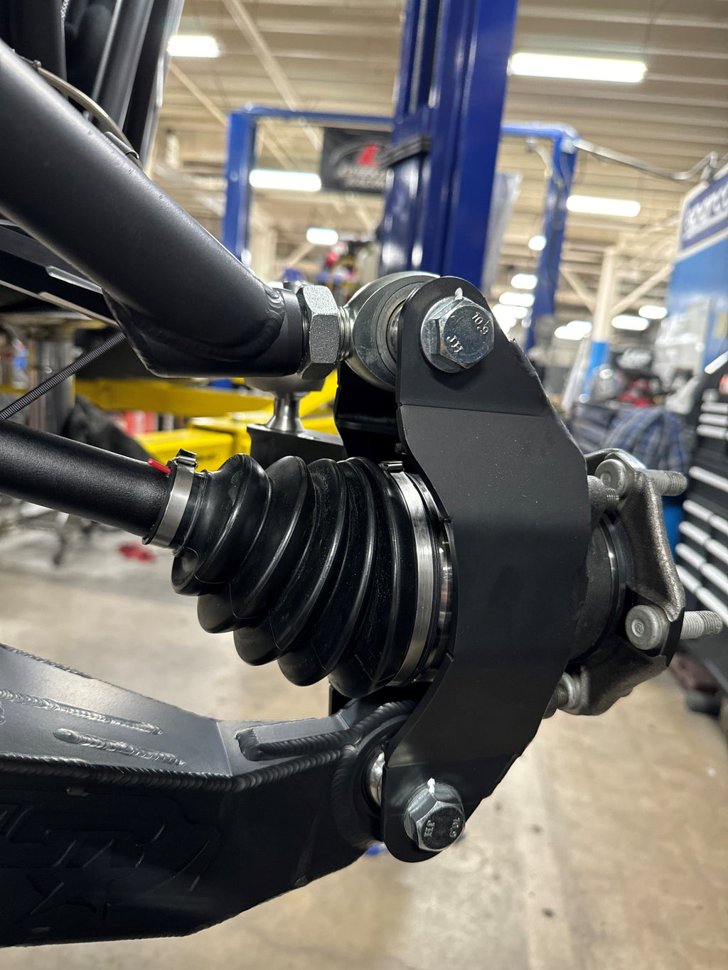 PRO R LOWER A-ARM AND KNUCKLE KIT